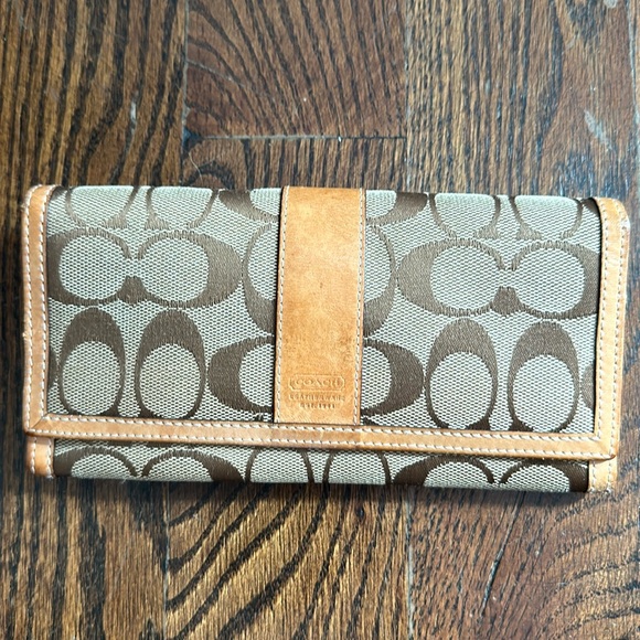 Coach Wallet - Picture 1 of 7